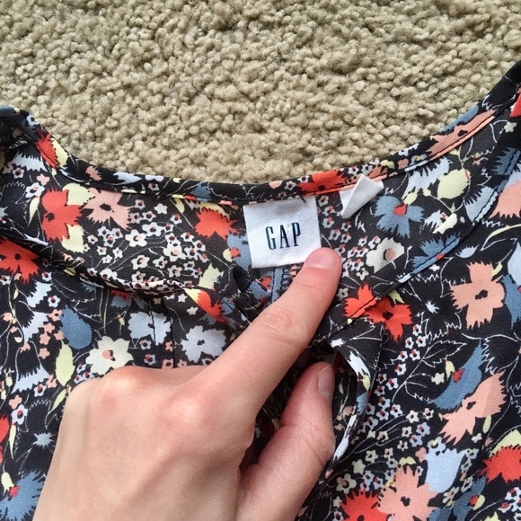GAP Floral Top w/Ruffle Hem & Flowy Short Sleeve - Picture 4 of 5